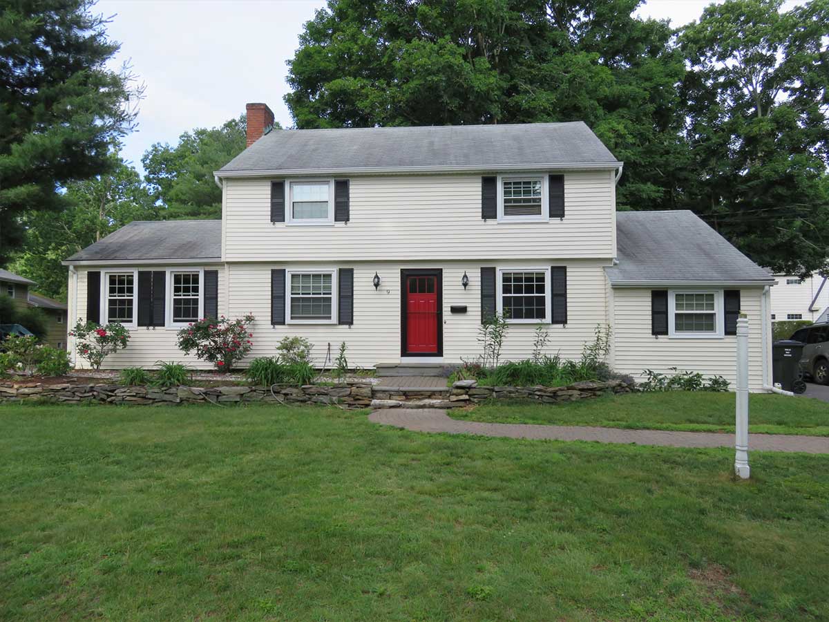 Vinyl siding installation on a West Hartford, CT home